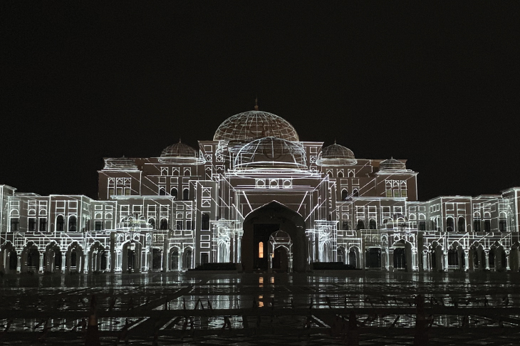 Show de luz no Qasr Al Watan, Abu Dhabi, Emirados Árabes Unidos Show de luz no Qasr Al Watan, Abu Dhabi, Emirados Árabes Unidos