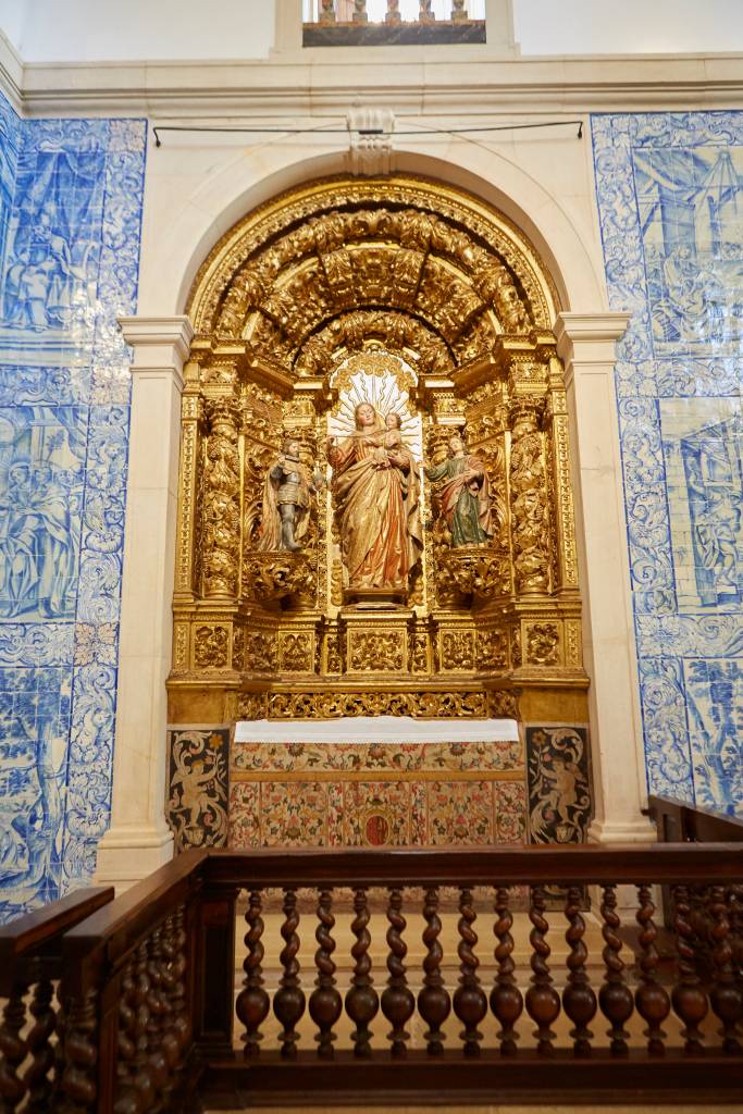 Interior da capela da fábrica de porcelana de Vista Alegre