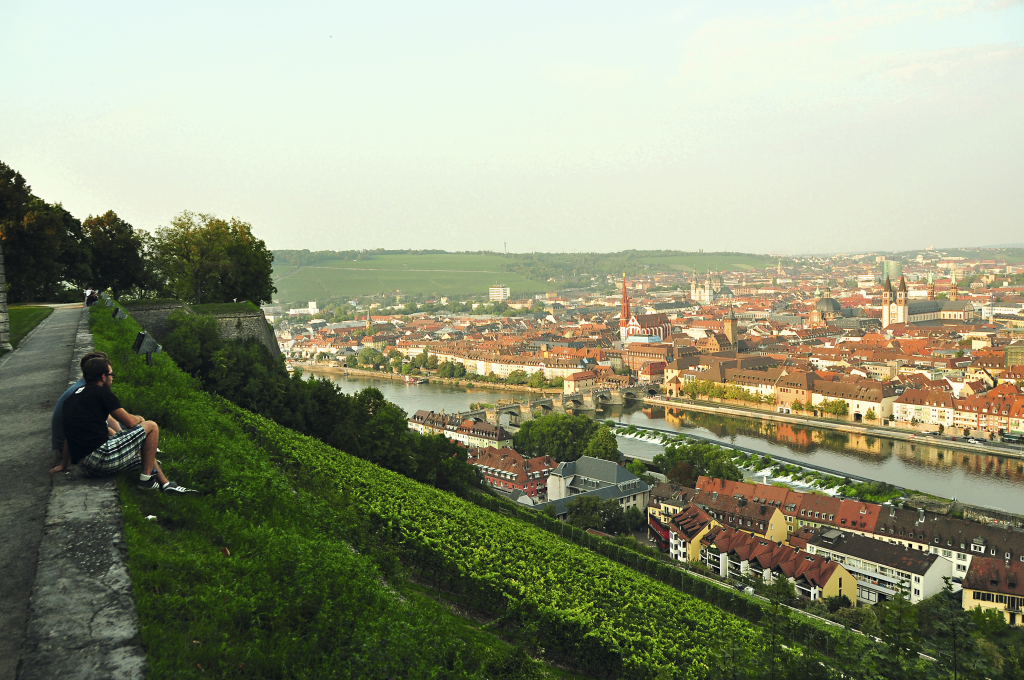 Vista de Würzburg a partir da fortaleza Festung Marienberg, Alemanha Vista de Würzburg a partir da fortaleza Festung Marienberg, Alemanha