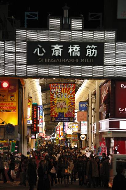 O Shopping Shinsaibashi-suji é o maior do gênero no país, com 600 metros de extensão O Shopping Shinsaibashi-suji é o maior do gênero no país, com 600 metros de extensão