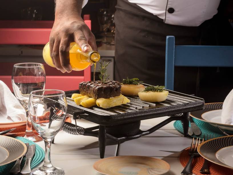 Carne de sol e mandioca na manteiga de garrafa do restaurante Baêa Carne de sol e mandioca na manteiga de garrafa do restaurante Baêa