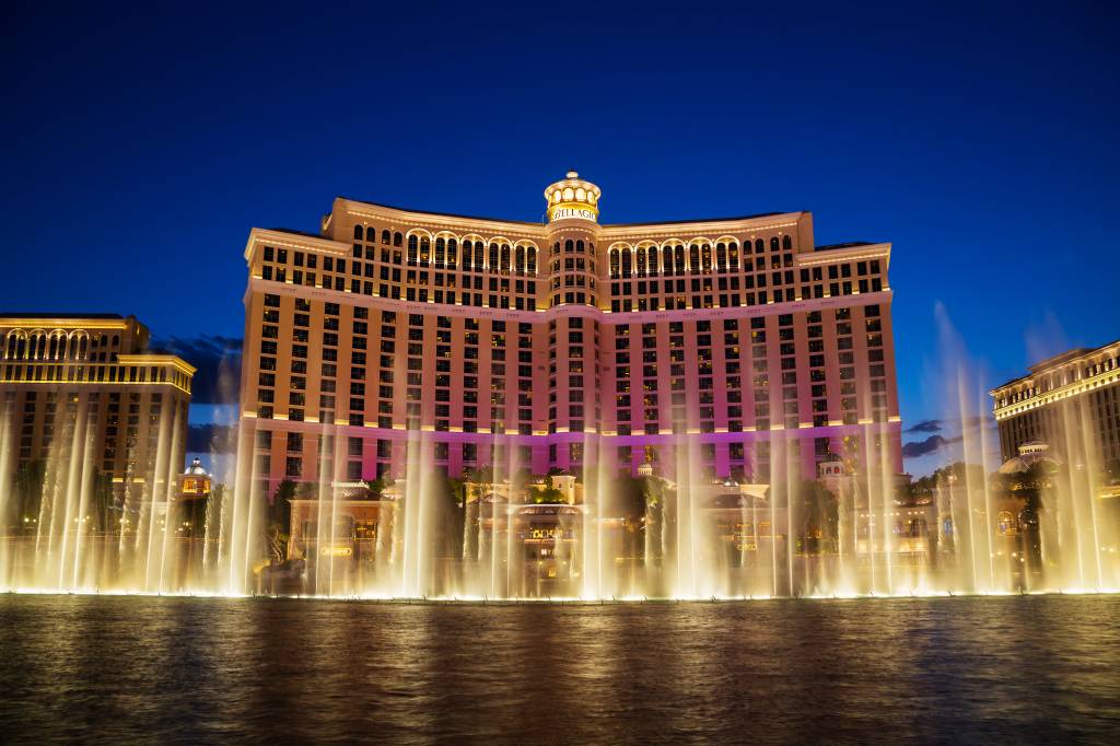 Fountains of Bellagio at sunset: hotel casino in Las Vegas