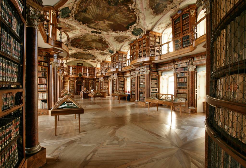 stgallen-min Interior da Biblioteca da Abadia de São Galo