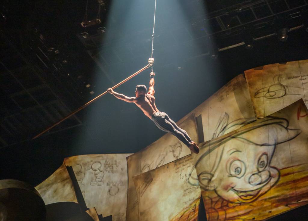 Drawn-to-Life-by-Cirque-du-Soleil-Aerial-Artist