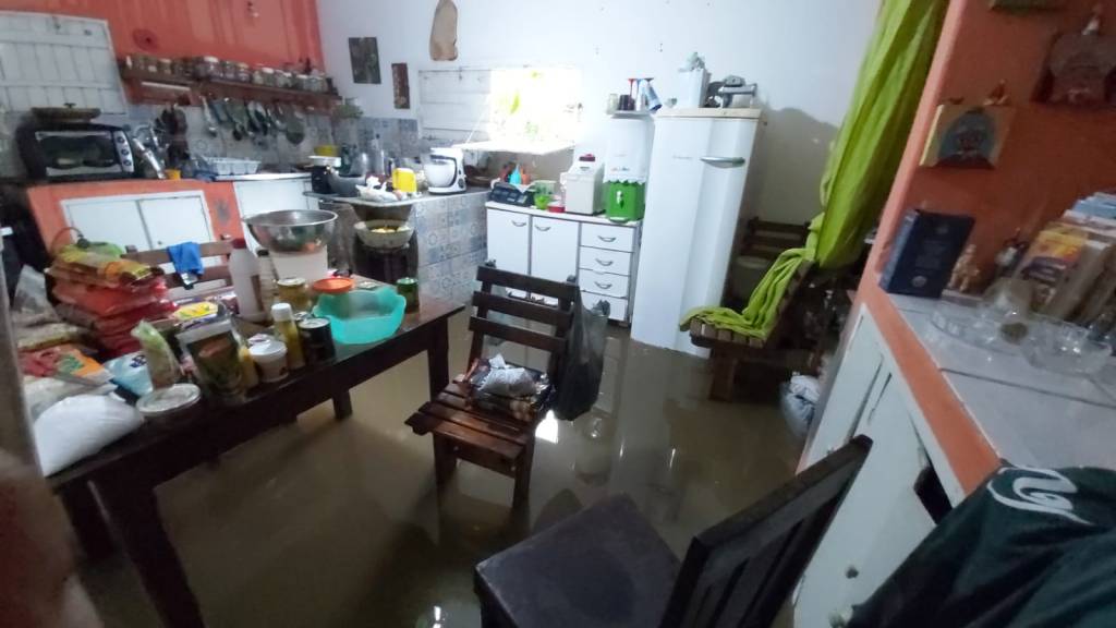 4f0f71e5-77c3-426c-84b8-f8ad00e464f6 A casa da pessoa que administra o meu Airbnb, aqui em Algodões