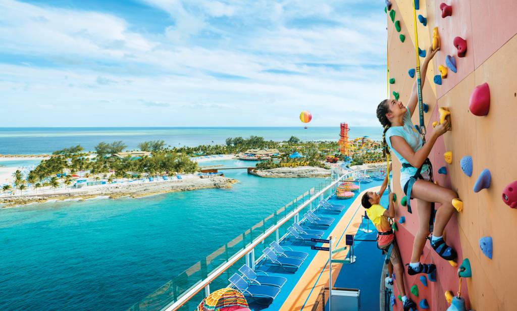 Parede de escalada, Odyssey of the Seas, Royal Caribbean Parede de escalada, Odyssey of the Seas, Royal Caribbean