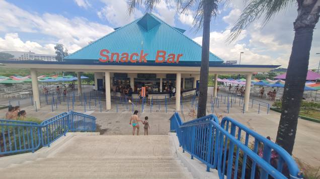 Snack Bar é a maior lanchonete do Wet'n Wild. É ali que são vendidos os lanches na hora do almoço. Crédito: Snack Bar é a maior lanchonete do Wet'n Wild. É ali que são vendidos os lanches na hora do almoço. Crédito: