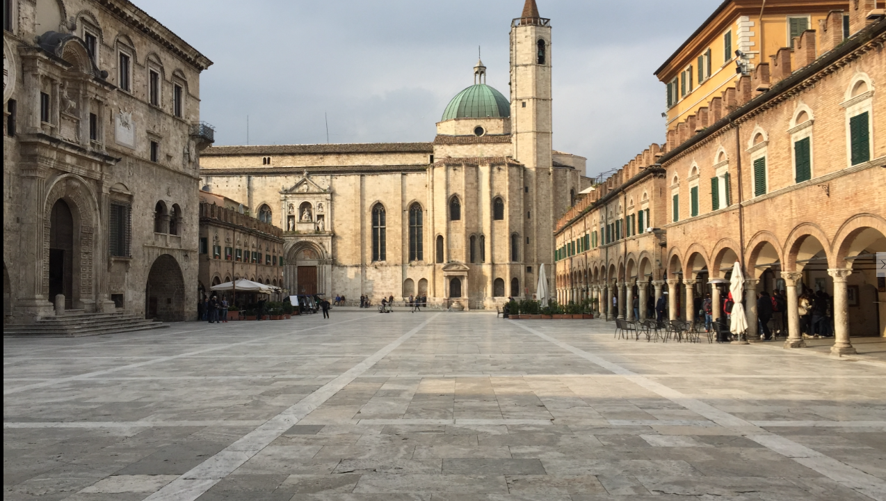 Piazza del Popolo, Ascoli Piceno, Marche, Itália