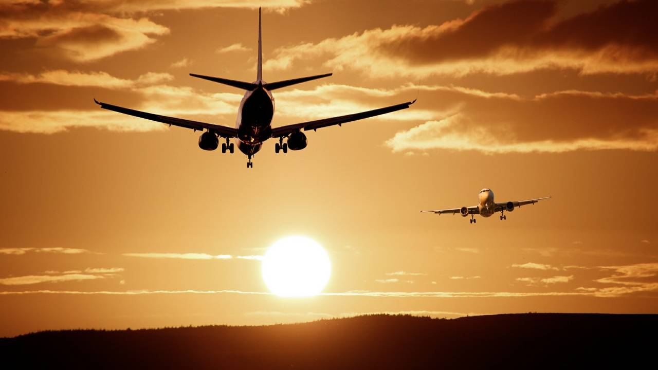 Nem tudo anda dourado no horizonte pra quem voa pela Europa neste verão