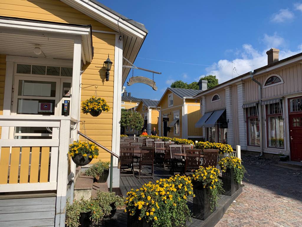 Parvoo – 1 A grande maioria das casas de madeira abrigam cafés, lojinhas e galerias de arte