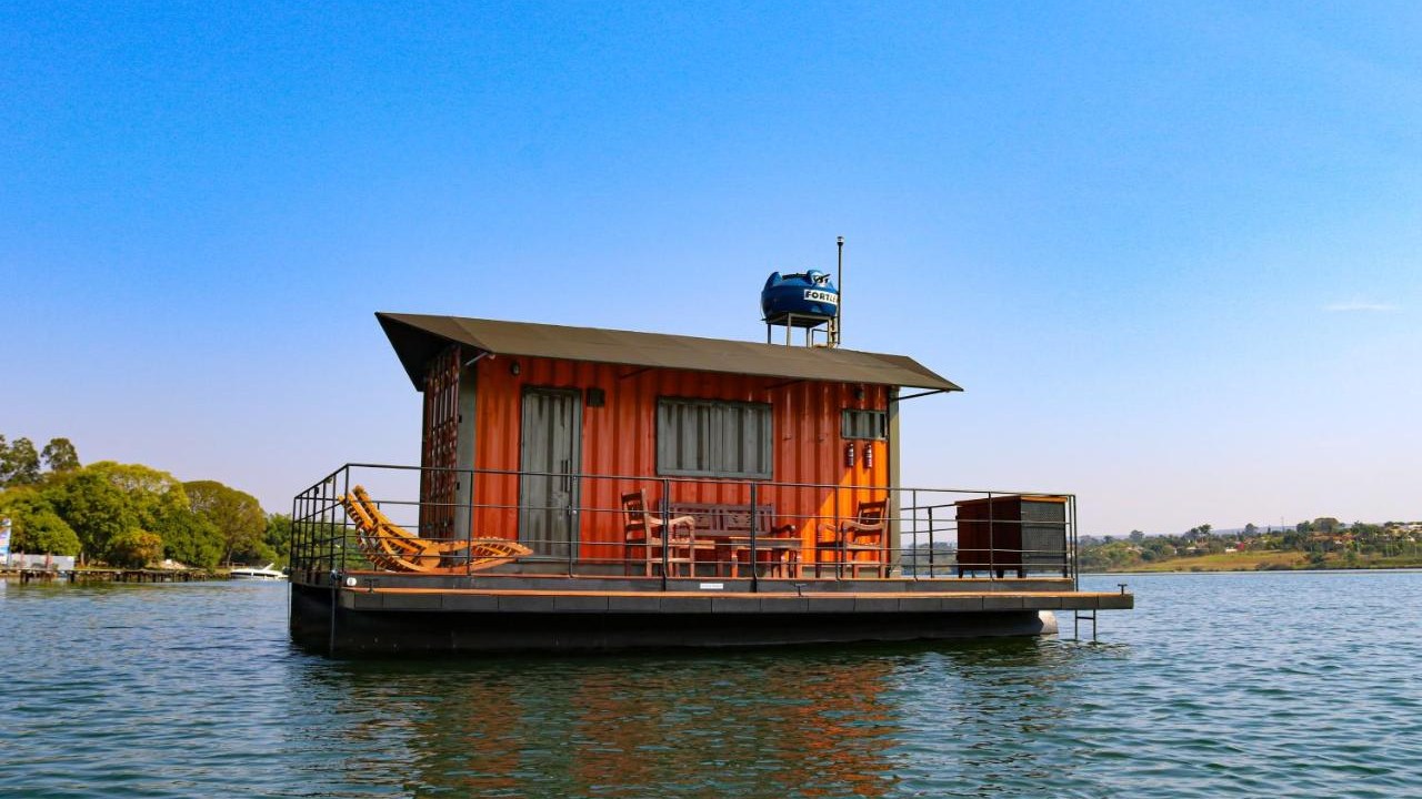 House Boat Faroeste Caboclo, em Brasília