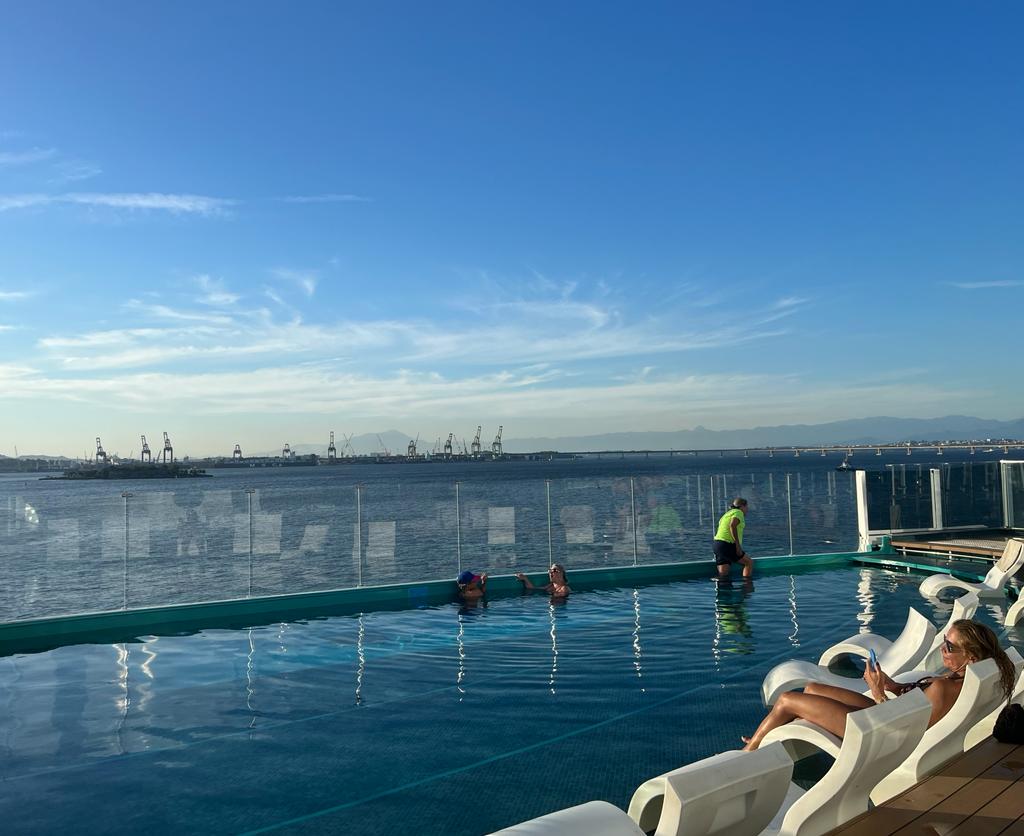 MSC Seashore, Infinity Pool A Infinity Pool é o lugar. Msc seashore