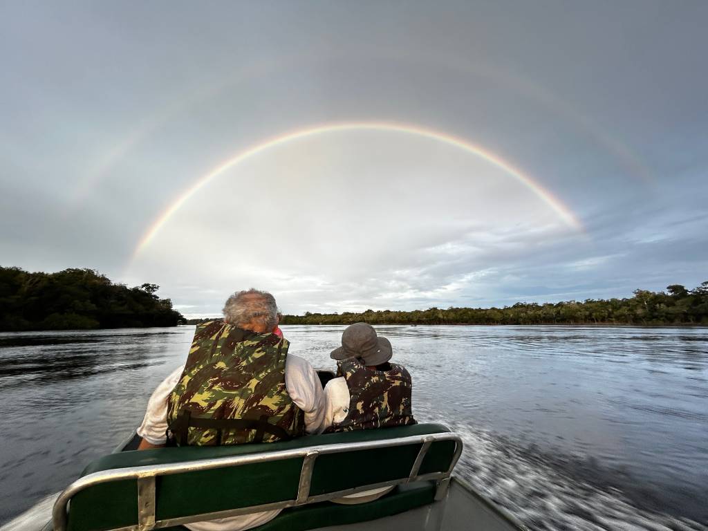 Amazonia_Adriana_Setti – 8 Arco-íris colorindo o Rio Negro: tem coisas que só a Amazônia pode fazer por você.