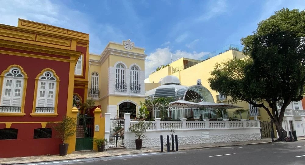 A fachada do Juma Ópera: fiação foi enterrada para um visual mais clean.