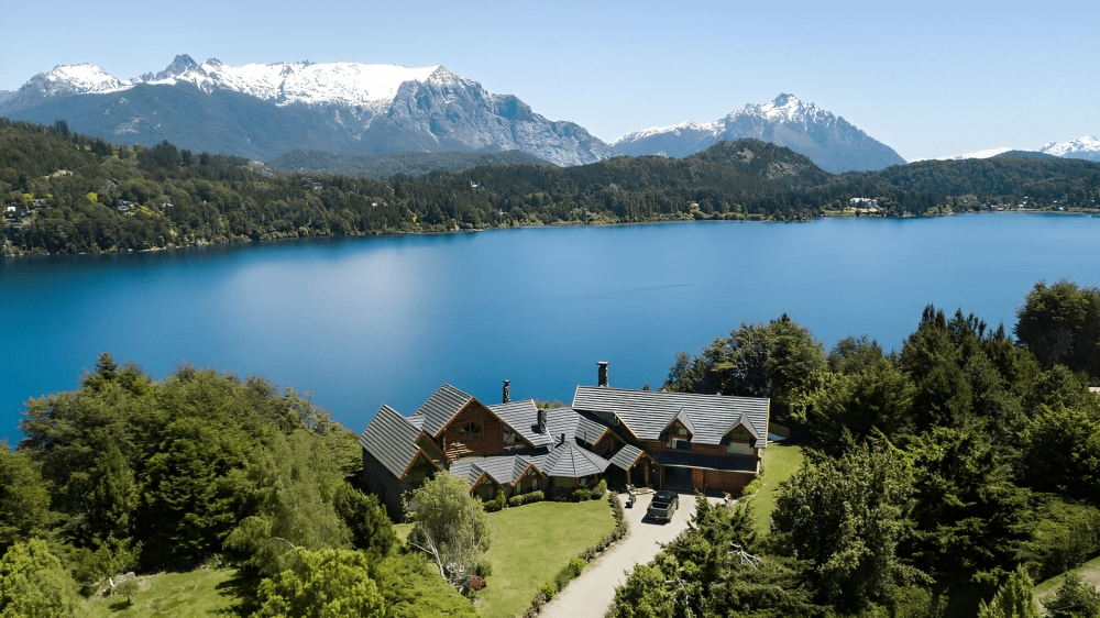 casa-para-13-hóspedes-duas-piscinas-e-vista-para-o-lago-e-montanhas-em-bariloche-argentina-para-alugar-pelo-aribnb