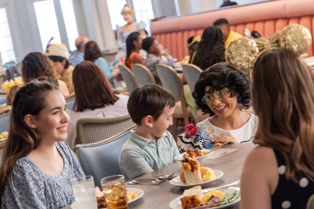 1900 Park Fare Restaurant Reopens