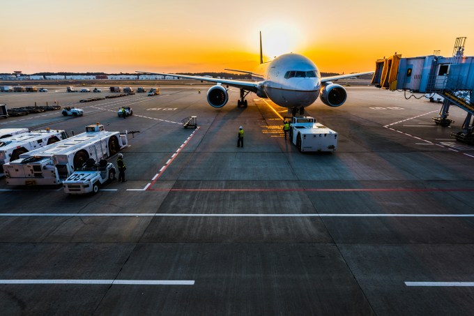 Avião, aeroporto