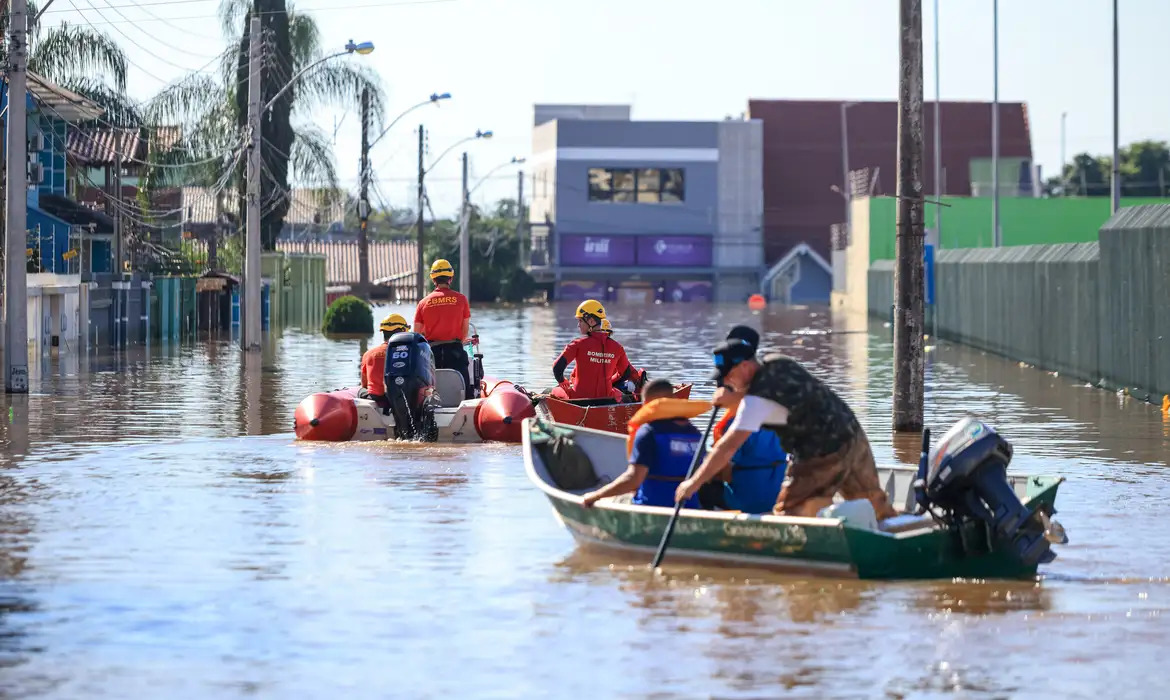 Resgate de bote no Rio Grande do Sul