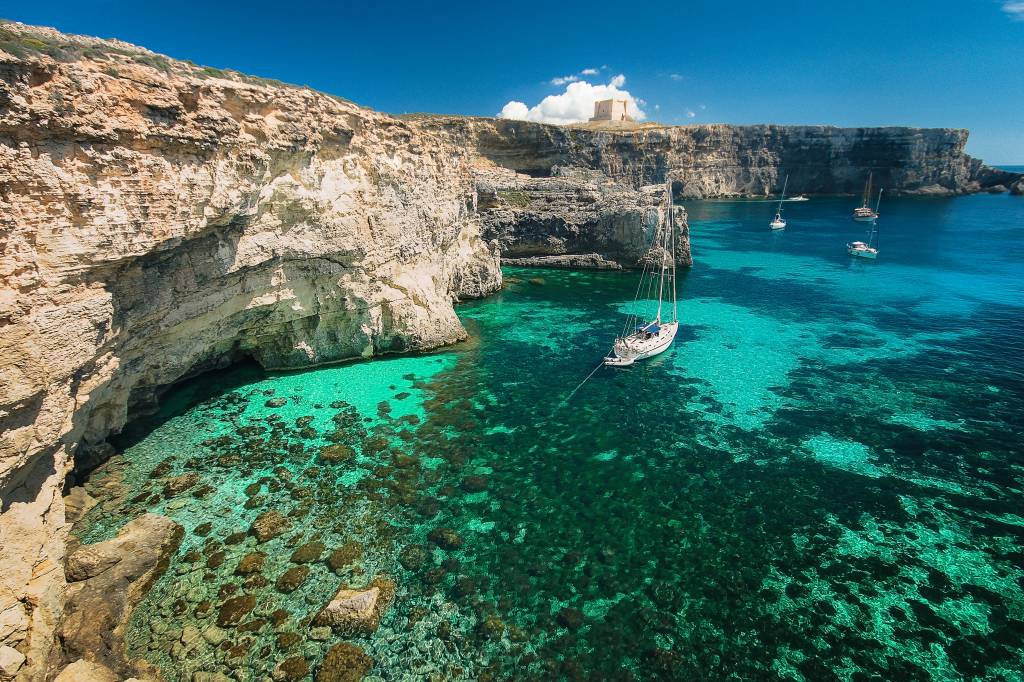 BLUE-LAGOON-lagoa-azul-comino-malta BLUE-LAGOON-lagoa-azul-comino-malta