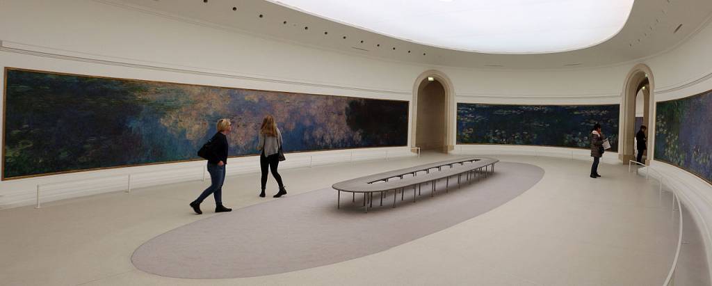 Claude_monet,_Ninfee_e_Nuvole,_1920-1926_(orangerie)_00 (1) As Ninfeias: a maior obra de Claude Monet está exposta em um salão oval do Musée de l’Orangeries