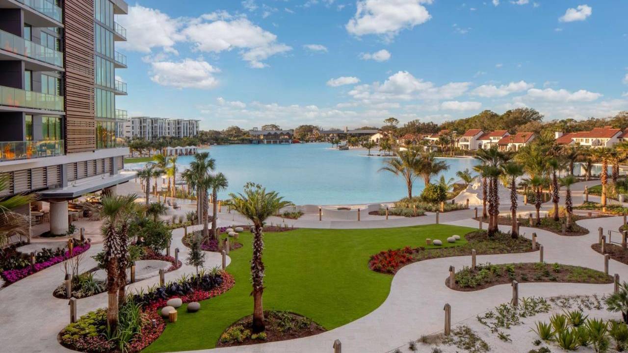 Conrad Orlando: lagoa artificial e clima de veraneio