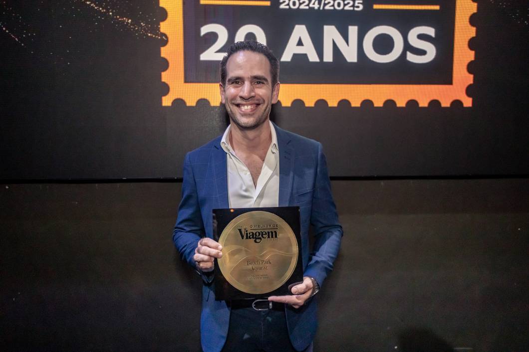 Beach Park ganhou como Melhor Parque Aquático, que foi representado pelo gerente comercial, Ivan Dias Beach Park ganhou como Melhor Parque Aquático, que foi representado pelo gerente comercial, Ivan Dias
