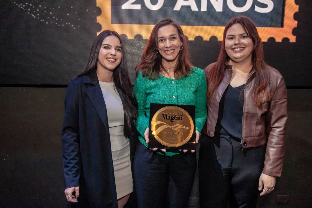 Estados Unidos venceu como Melhor País e foi representado pela equipe do Brand USA: Renata Catrinacho (à esq.), Luise Sanches e Fabiana Andrade Estados Unidos venceu como Melhor País e foi representado pela equipe do Brand USA: Renata Catrinacho (à esq.), Luise Sanches e Fabiana Andrade
