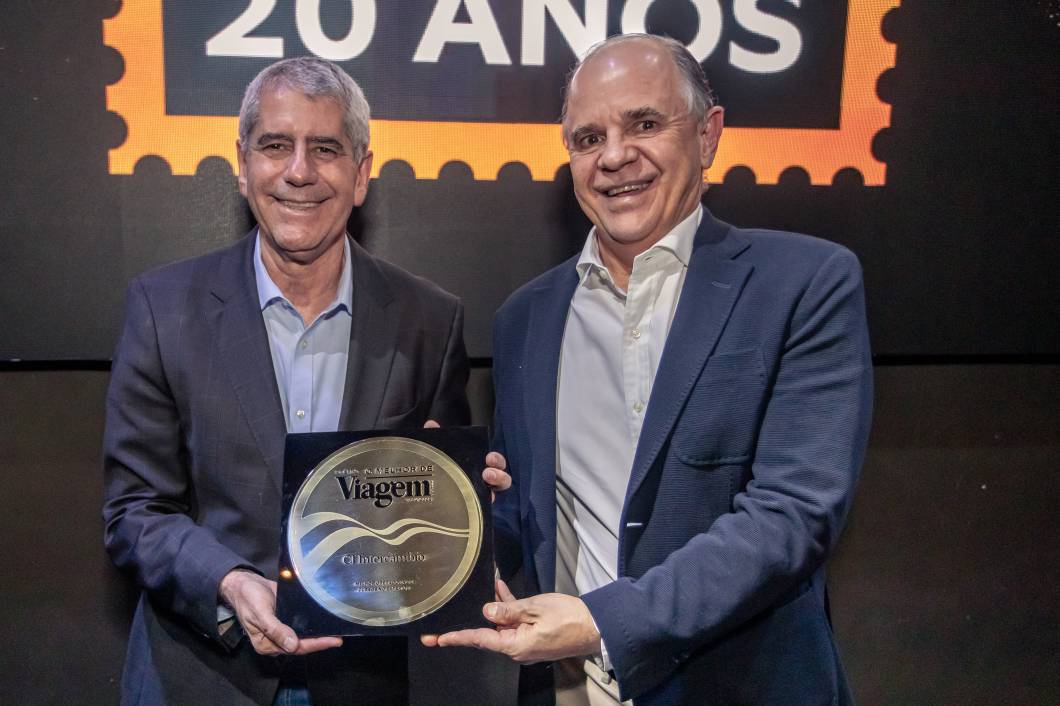 Celso Garcia (à esq.) e Vitor Hugo Baseggio, sócios diretores da CI Intercâmbio, radiantes com prêmio de Melhor Operadora de Cursos no Exterior Celso Garcia (à esq.) e Vitor Hugo Baseggio, sócios diretores da CI Intercâmbio, radiantes com prêmio de Melhor Operadora de Cursos no Exterior