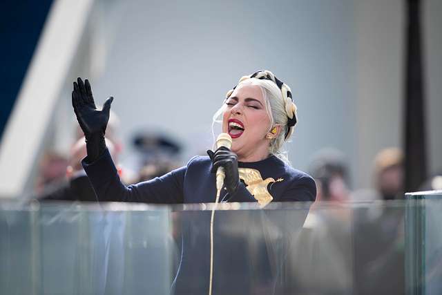 lady-gaga-sings-a-rendition-of-the-star-spangled-banner-cdfa4e