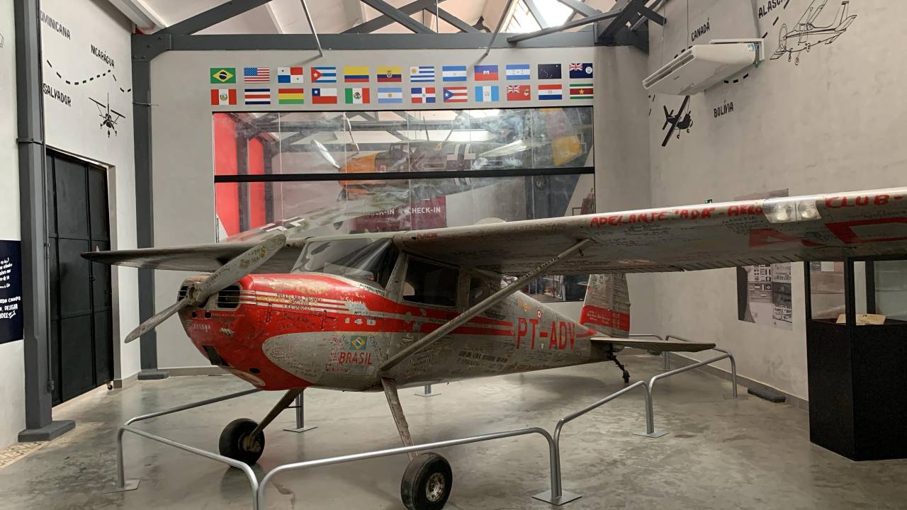O Cessna 140 que foi pilotado por Ada Rogato