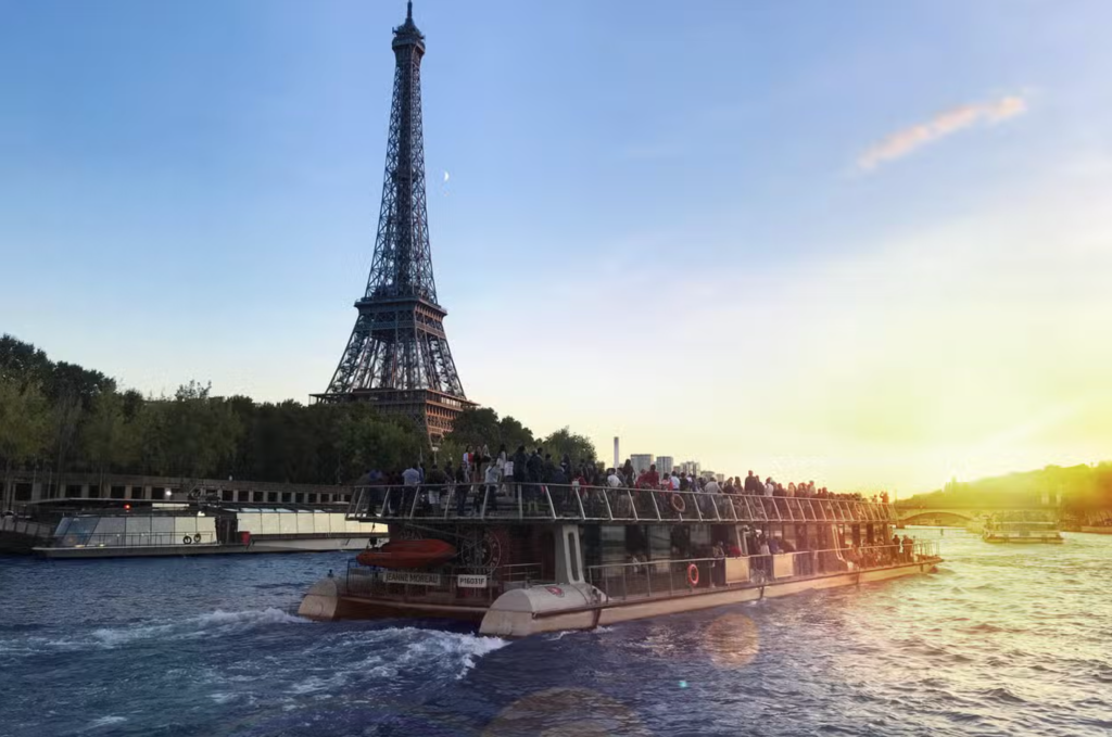 Passeio de Barco pelo Sena Passeio de barco pelo Sena com vista para Torre Eiffel