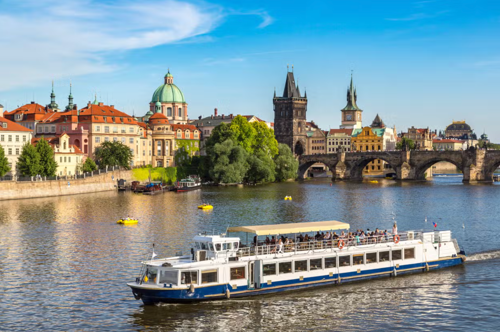 Passeio de barco em Praga Passeio de barco em Praga