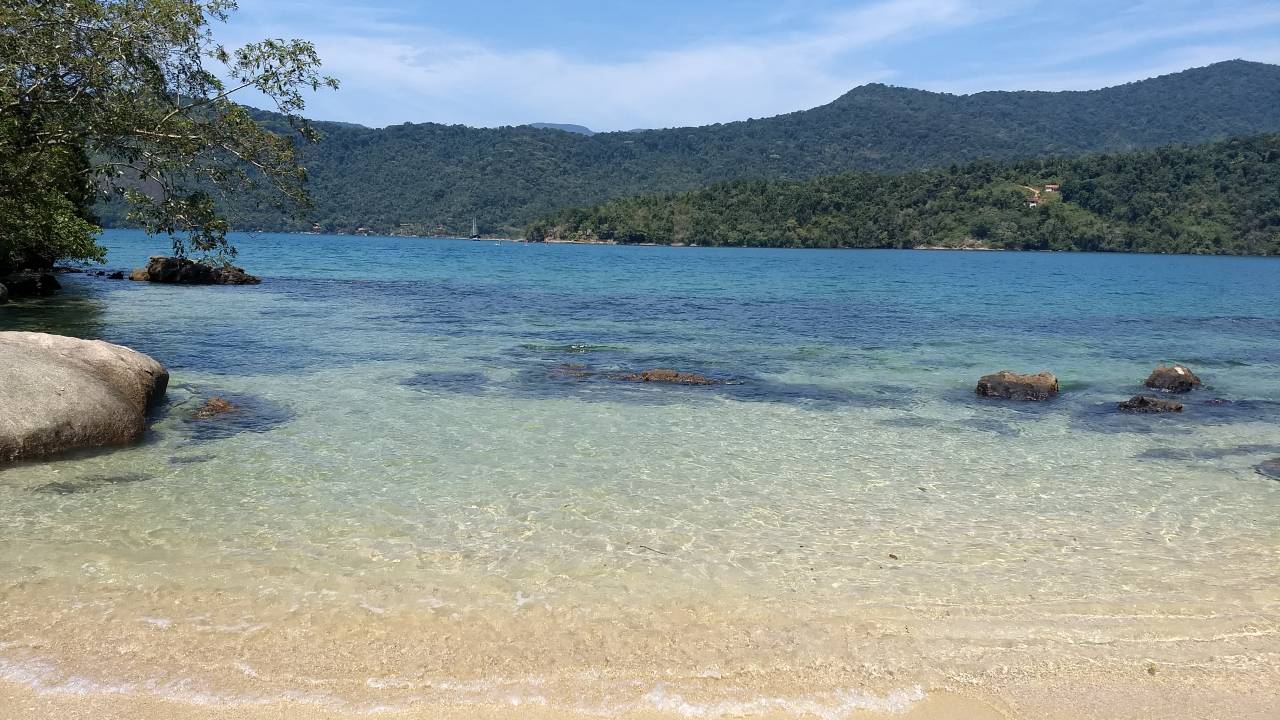 Praia_da_ilha_da_Cotia_Paraty_mirim