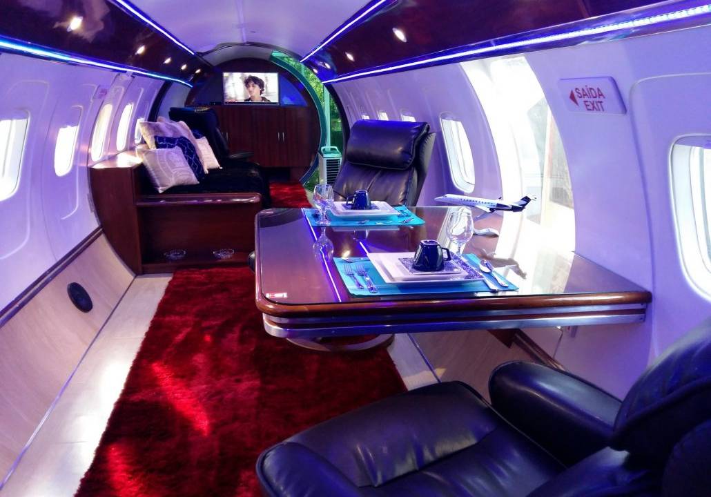 vivie-pousada-aviao-interior