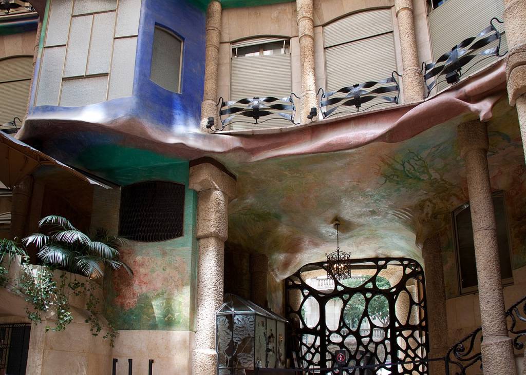 casa-mila-la-pedrera-interior casa-mila-la-pedrera-interior