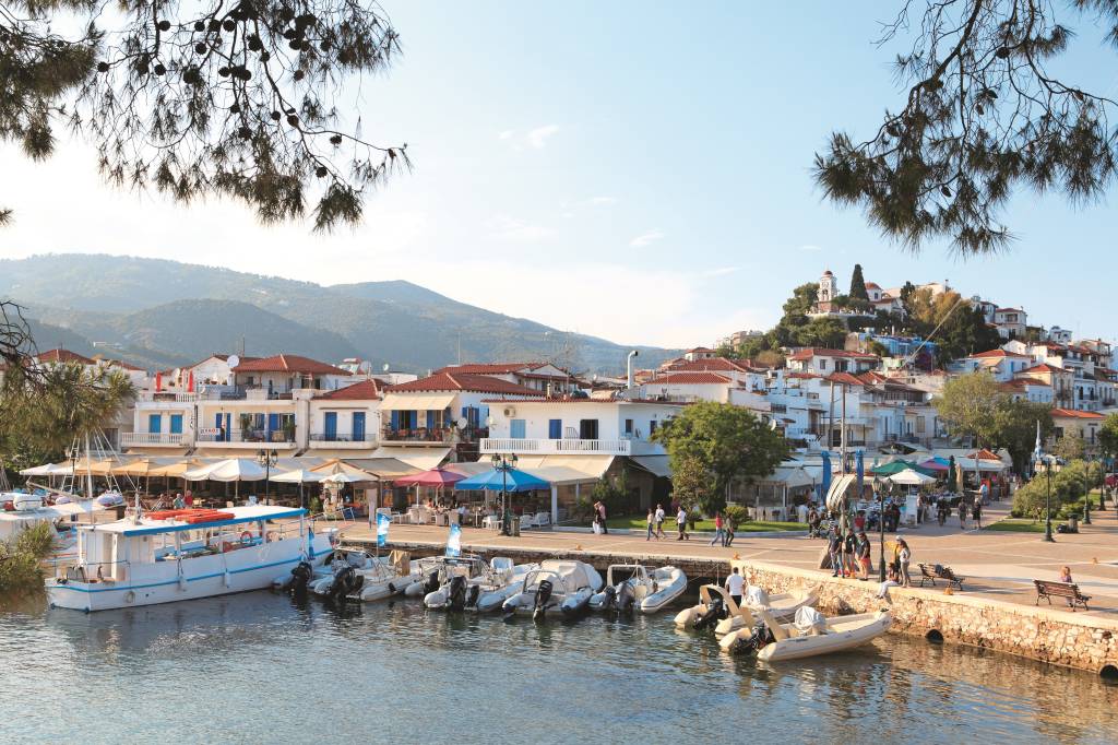 Aproveite os passeios de barco em Skiathos, Grécia