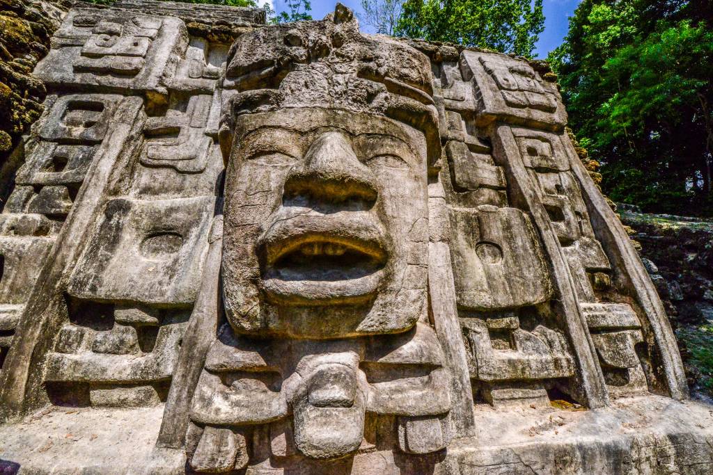 Templo das máscaras em Lamanai, Belize
