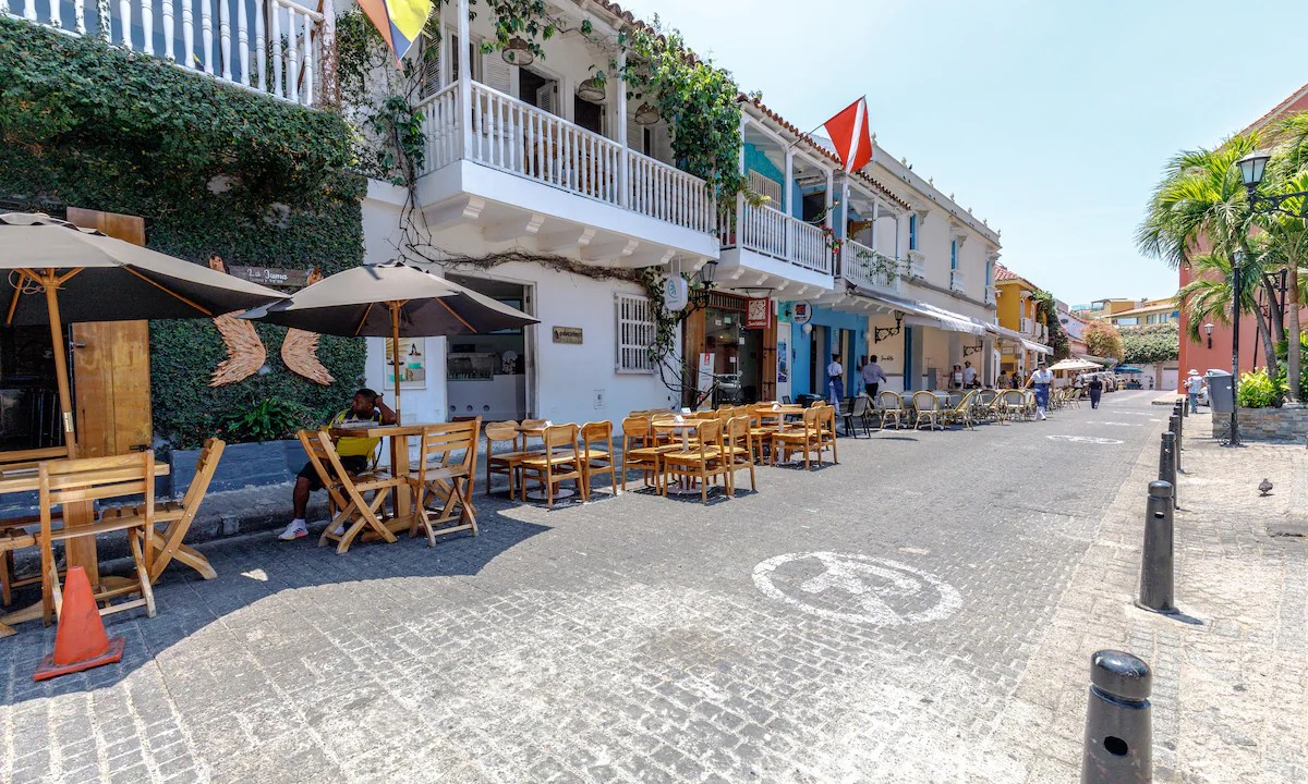 No coração do bairro de San Diego, hospedagem está localizada em uma das regiões mais charmosas da cidade, cercada por lojinhas, restaurantes e o agito acolhedor de Cartagena